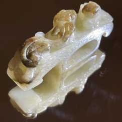 漢代 白玉高浮螭龍劍璏